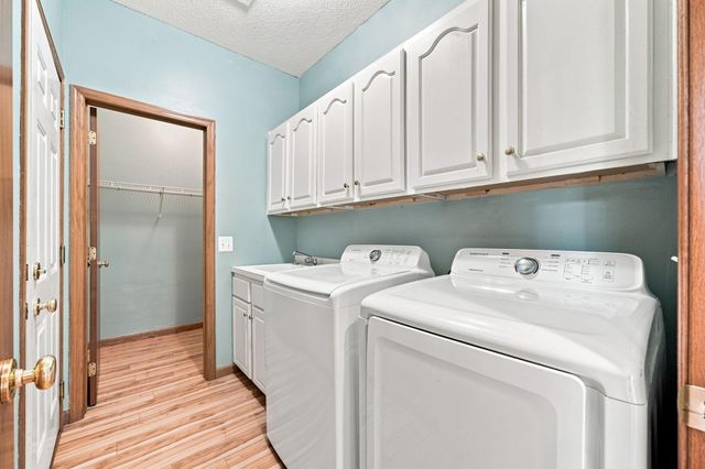 833 Southcross Drive E, Burnsville, MN 55306