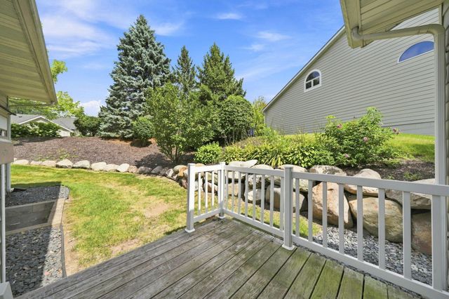 833 Southcross Drive E, Burnsville, MN 55306
