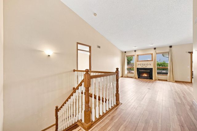 833 Southcross Drive E, Burnsville, MN 55306