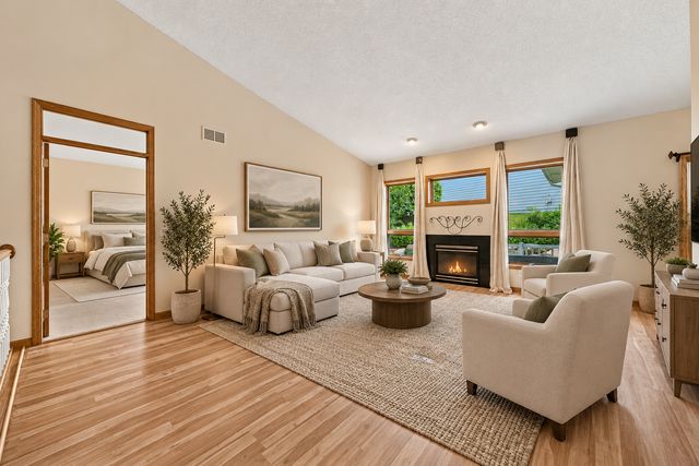 833 Southcross Drive E, Burnsville, MN 55306