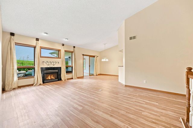 833 Southcross Drive E, Burnsville, MN 55306