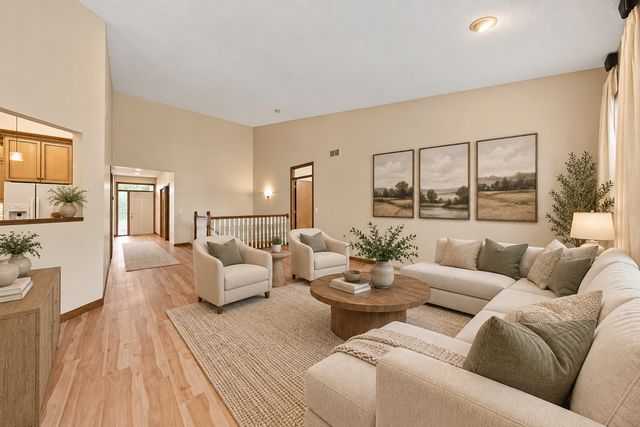 833 Southcross Drive E, Burnsville, MN 55306
