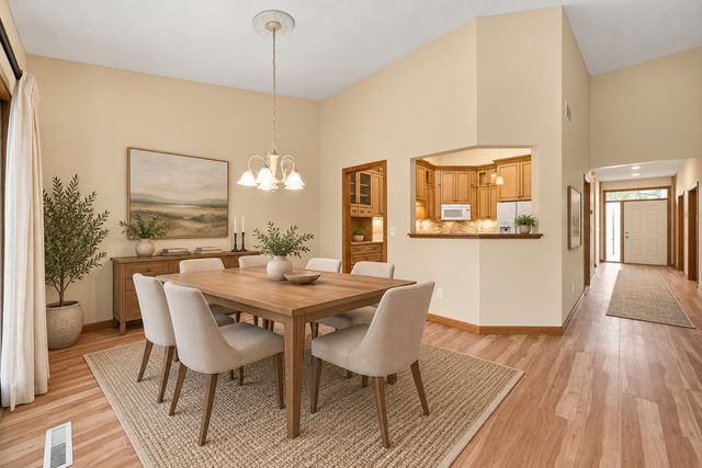 833 Southcross Drive E, Burnsville, MN 55306