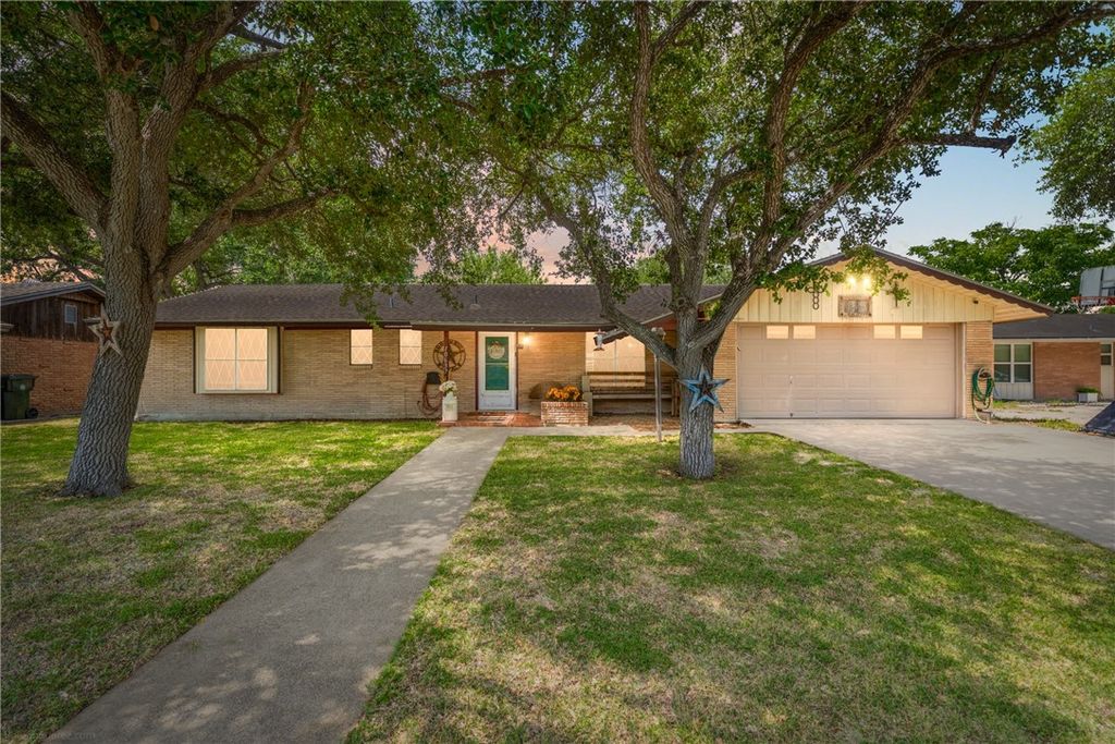 10637 Westwood Dr, Corpus Christi, TX 78410