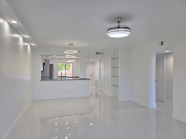 14460 Strathmore Lane 307, Delray Beach, FL 33446