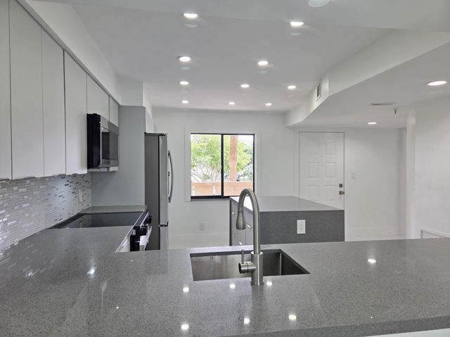 14460 Strathmore Lane 307, Delray Beach, FL 33446