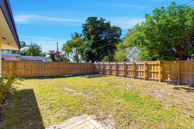 861 NE 9th Avenue, Pompano Beach, FL 33060