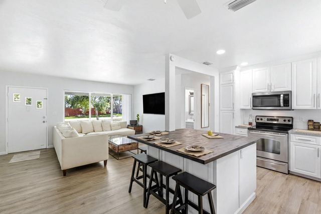 861 NE 9th Avenue, Pompano Beach, FL 33060