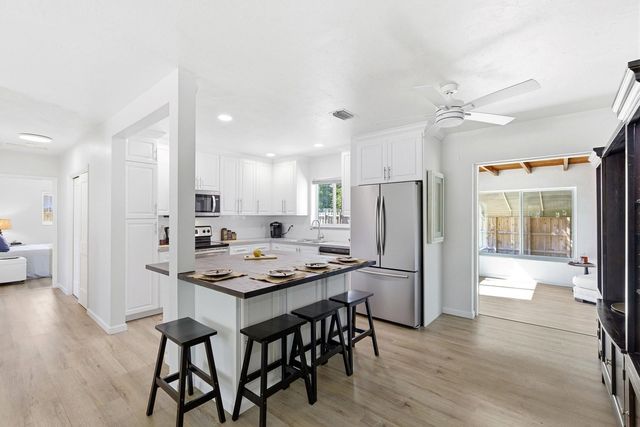 861 NE 9th Avenue, Pompano Beach, FL 33060