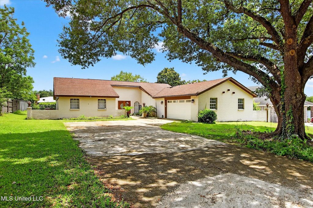 12384 Crestview Court, Gulfport, MS 39503