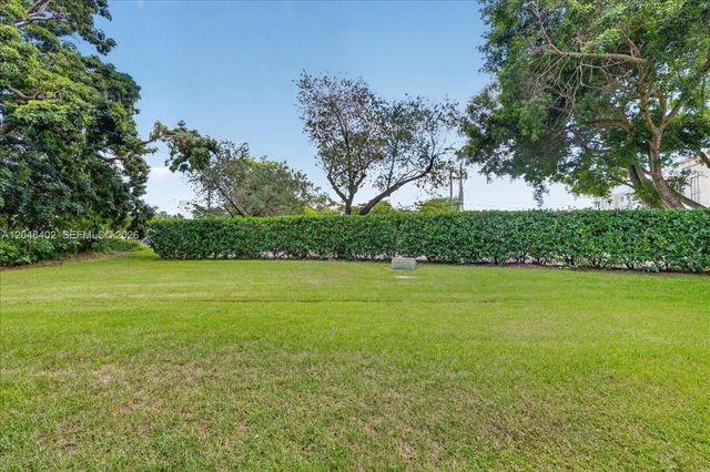 7102 Woodmont Way, Tamarac, FL 33321