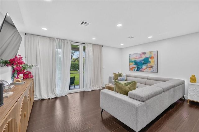 7102 Woodmont Way, Tamarac, FL 33321