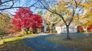 17128 North Brook Trail, Chagrin Falls, OH 44023