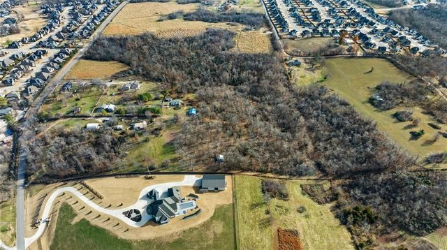 Wallis Road, Cave Springs, AR 72718