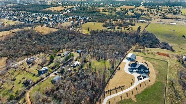 Wallis Road, Cave Springs, AR 72718