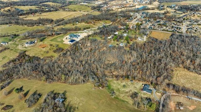 Wallis Road, Cave Springs, AR 72718