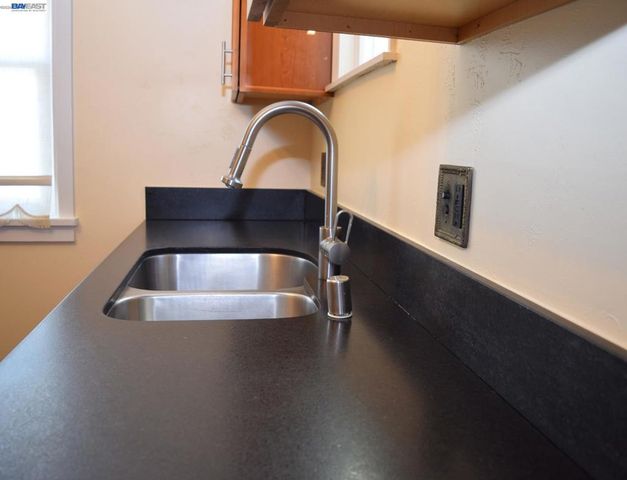 2860 Jackson St, Alameda, CA 94501
