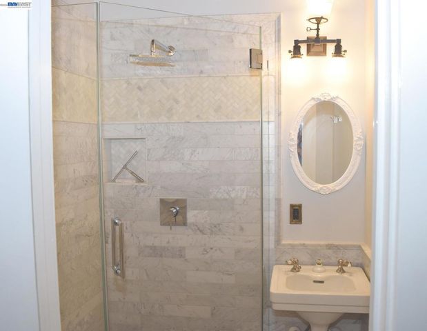 2860 Jackson St, Alameda, CA 94501