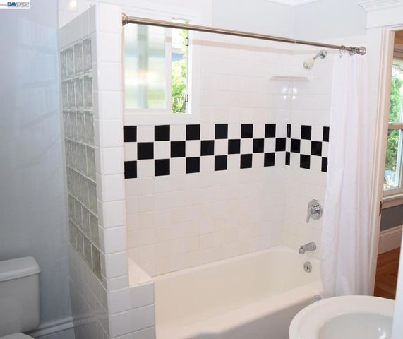 2860 Jackson St, Alameda, CA 94501