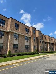 220 Meadow Lane D21, Secaucus, NJ 07094