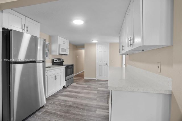 212 SW 11th St, Dania Beach, FL 33004