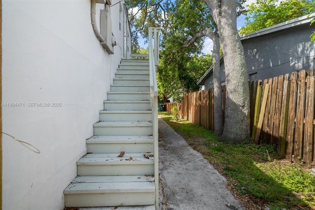 212 SW 11th St, Dania Beach, FL 33004