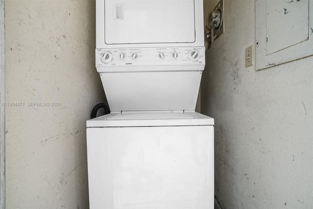 212 SW 11th St, Dania Beach, FL 33004