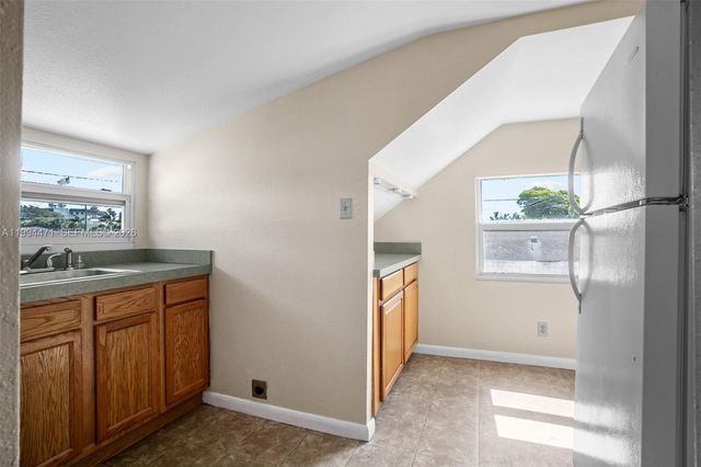 212 SW 11th St, Dania Beach, FL 33004