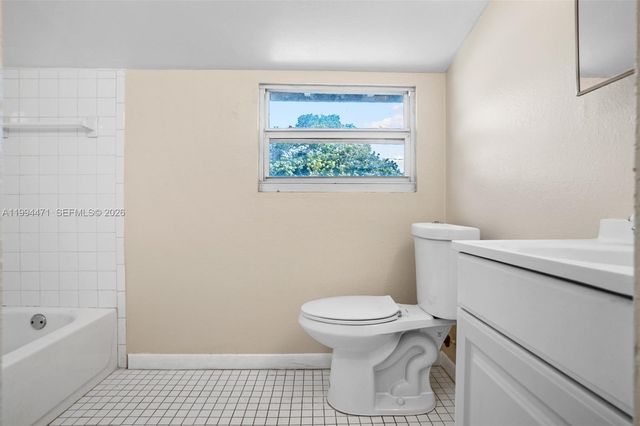 212 SW 11th St, Dania Beach, FL 33004