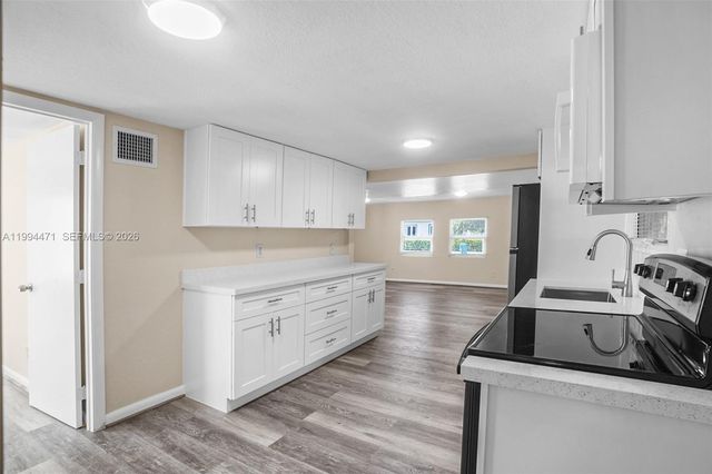 212 SW 11th St, Dania Beach, FL 33004