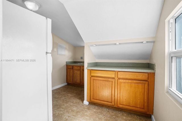 212 SW 11th St, Dania Beach, FL 33004