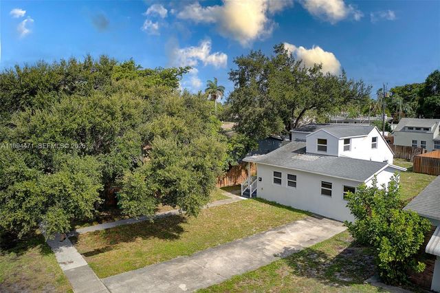 212 SW 11th St, Dania Beach, FL 33004