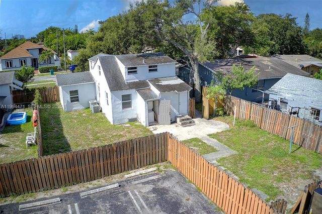 212 SW 11th St, Dania Beach, FL 33004