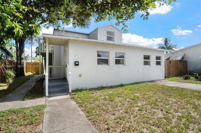 212 SW 11th St, Dania Beach, FL 33004