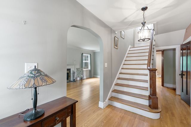 3829 W Addison Street, Chicago, IL 60618