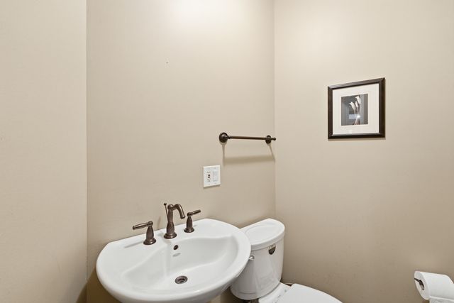 3829 W Addison Street, Chicago, IL 60618