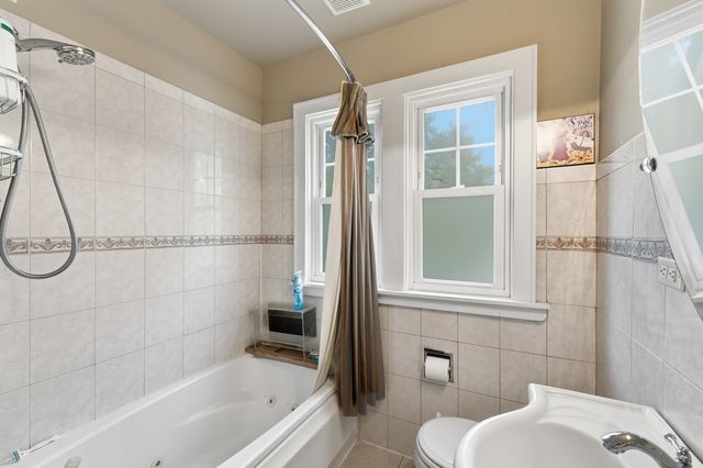 3829 W Addison Street, Chicago, IL 60618