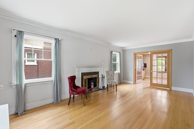 3829 W Addison Street, Chicago, IL 60618