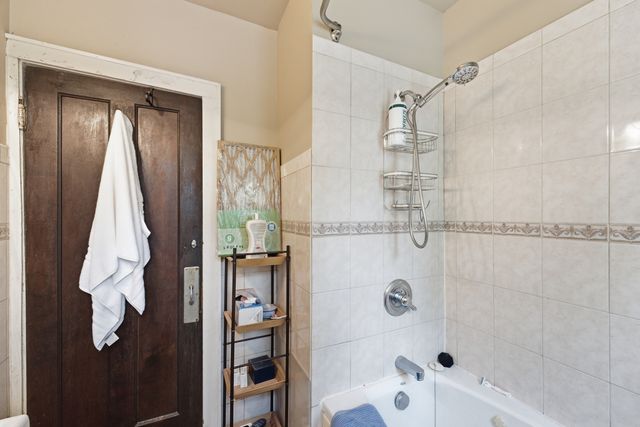 3829 W Addison Street, Chicago, IL 60618