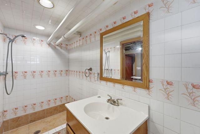 3829 W Addison Street, Chicago, IL 60618