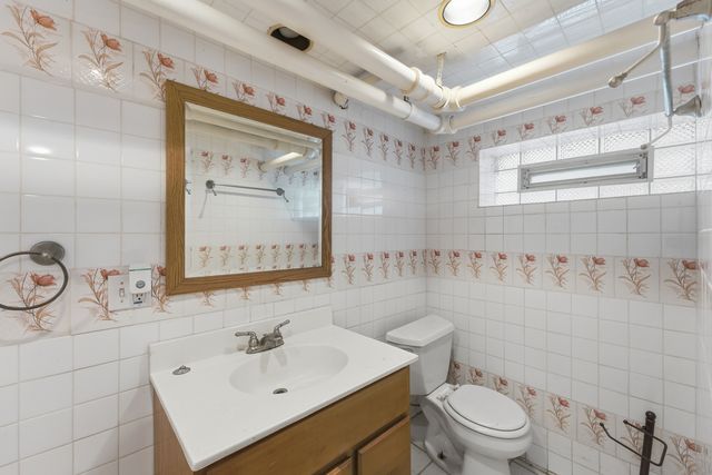 3829 W Addison Street, Chicago, IL 60618