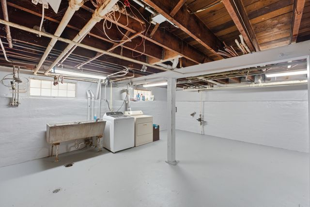 3829 W Addison Street, Chicago, IL 60618