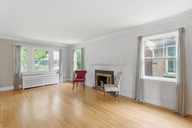 3829 W Addison Street, Chicago, IL 60618