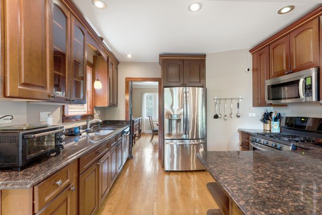 3829 W Addison Street, Chicago, IL 60618
