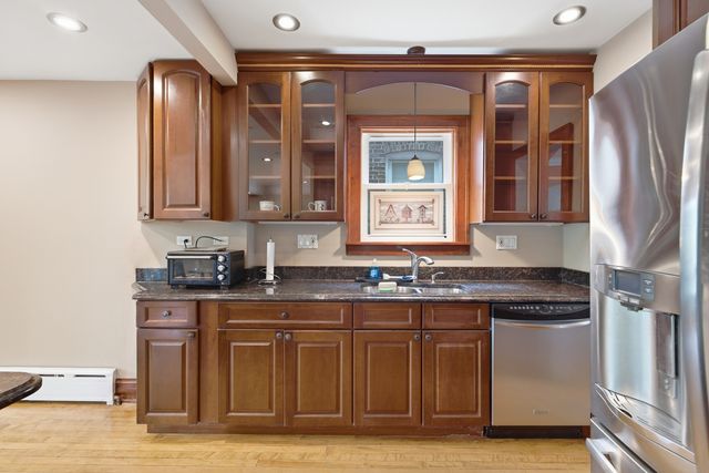 3829 W Addison Street, Chicago, IL 60618