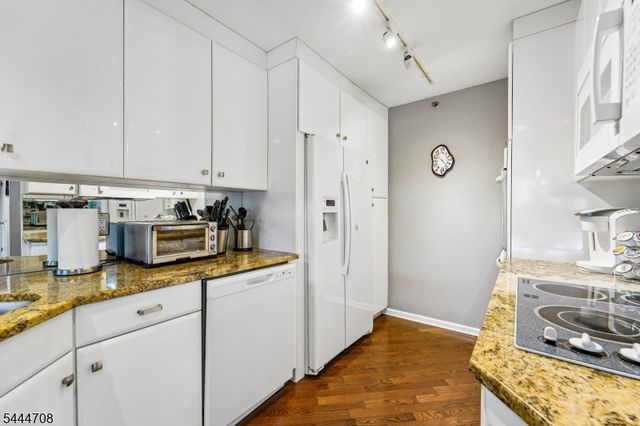 10 Smith Manor Blvd 424, West Orange Twp., NJ 07052