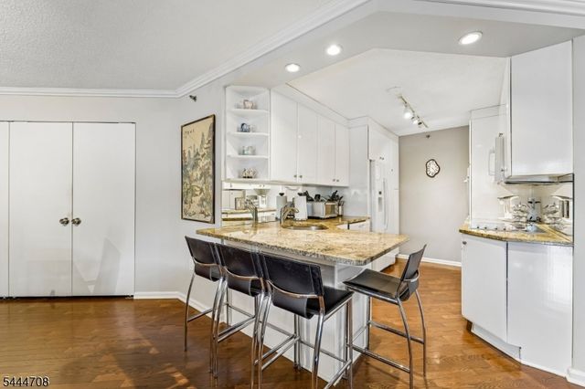 10 Smith Manor Blvd 424, West Orange Twp., NJ 07052