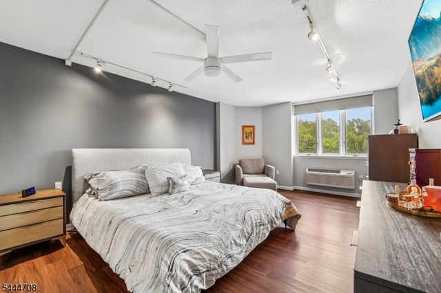 10 Smith Manor Blvd 424, West Orange Twp., NJ 07052