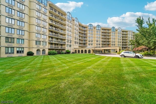 10 Smith Manor Blvd 424, West Orange Twp., NJ 07052