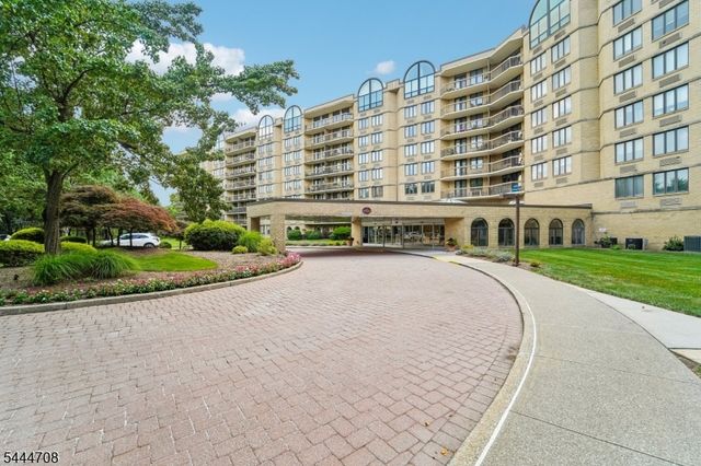 10 Smith Manor Blvd 424, West Orange Twp., NJ 07052